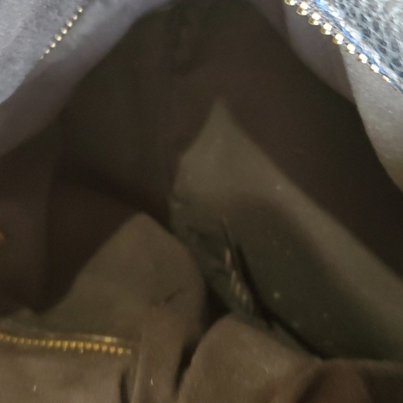 BCBG Paris Blue Crossbody Bag with Gold Accents Approx 10 X 8 - Picture 12 of 12